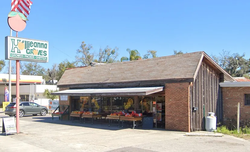 Hollieanna Groves in Maitland serving customers since 1953